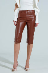SAMANTHA FAUX LEATHER CAPRI PANTS IN BROWN