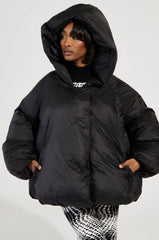 LEONE STATEMENT CIRCLE CROP PUFFER IN BLACK