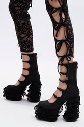 AZALEA WANG SPREENE FRILL LACE PUMP IN BLACK