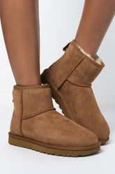 UGG CLASSIC MINI II BOOTIE IN CHESTNUT