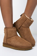 UGG CLASSIC MINI II BOOTIE IN CHESTNUT