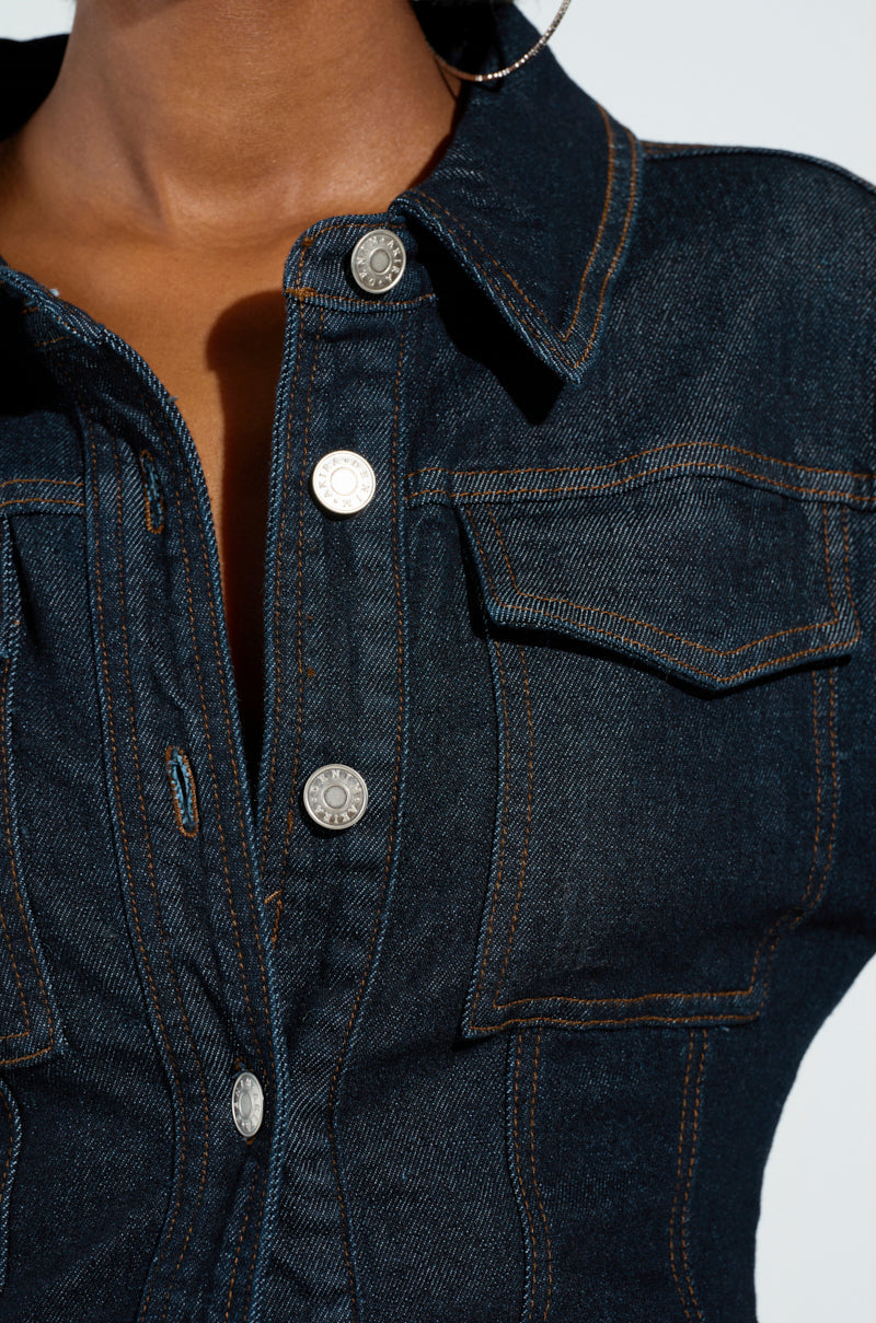 EVERYDAY LIVIN' DENIM BUTTON DOWN SHIRT