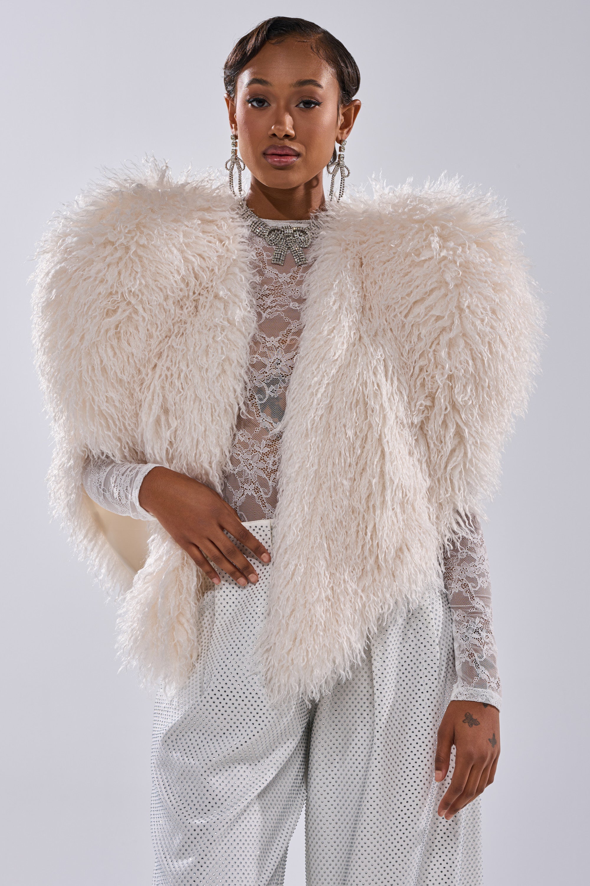 STAR CROSSED LOVER FAUX FUR VEST IN IVORY