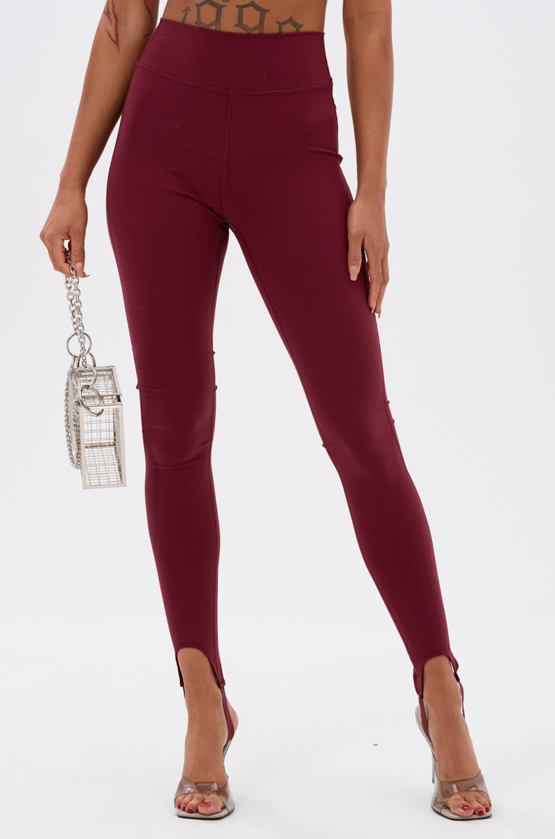 DRIVE ME CRAZY STIRRUP LEGGING IN BURGUNDY