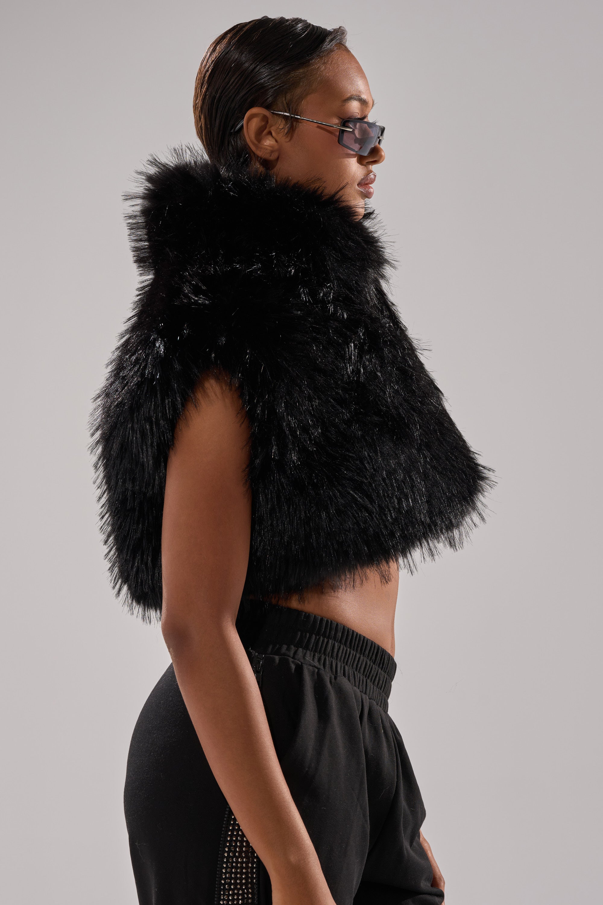 COCO CROPPED FUR VEST IN BLACK