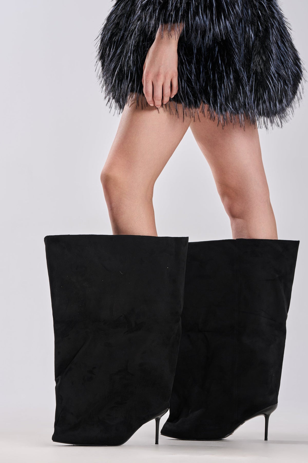 AZALEA WANG ABAWI BLACK EXTREME BOOT IN SUEDE