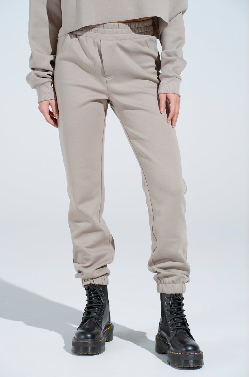 SOURCE UNKNOWN JOGGER