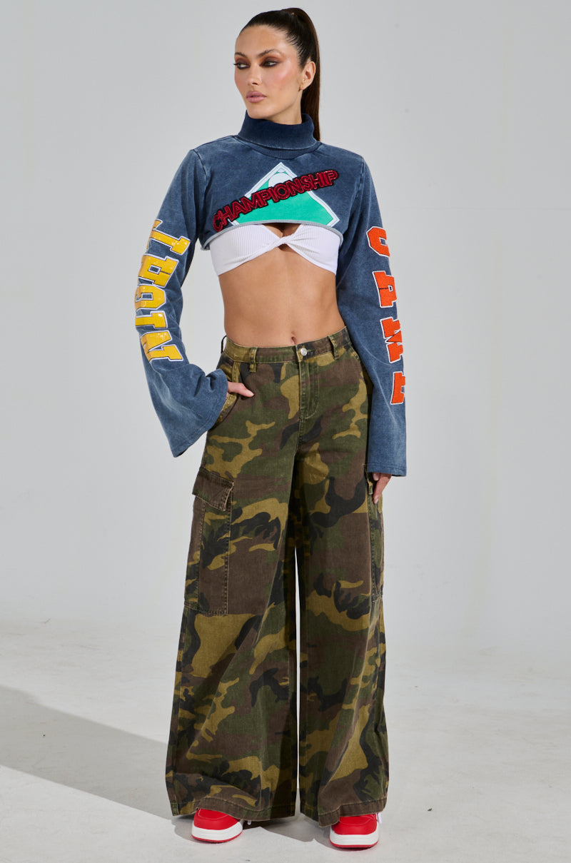 TRUE CHAMPION GRAPHIC CROPPED SWEATSHIRT