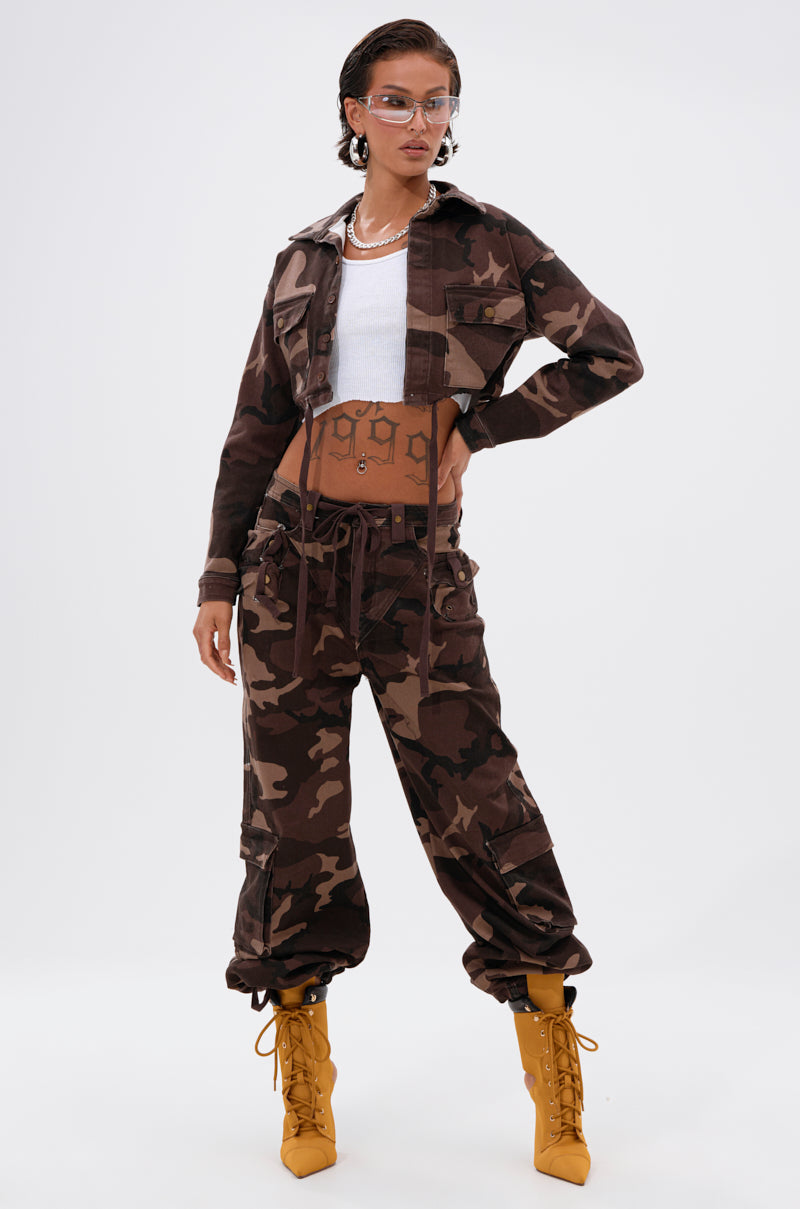 CANT SEE ME BROWN CAMO CROPPED BUTTON DOWN