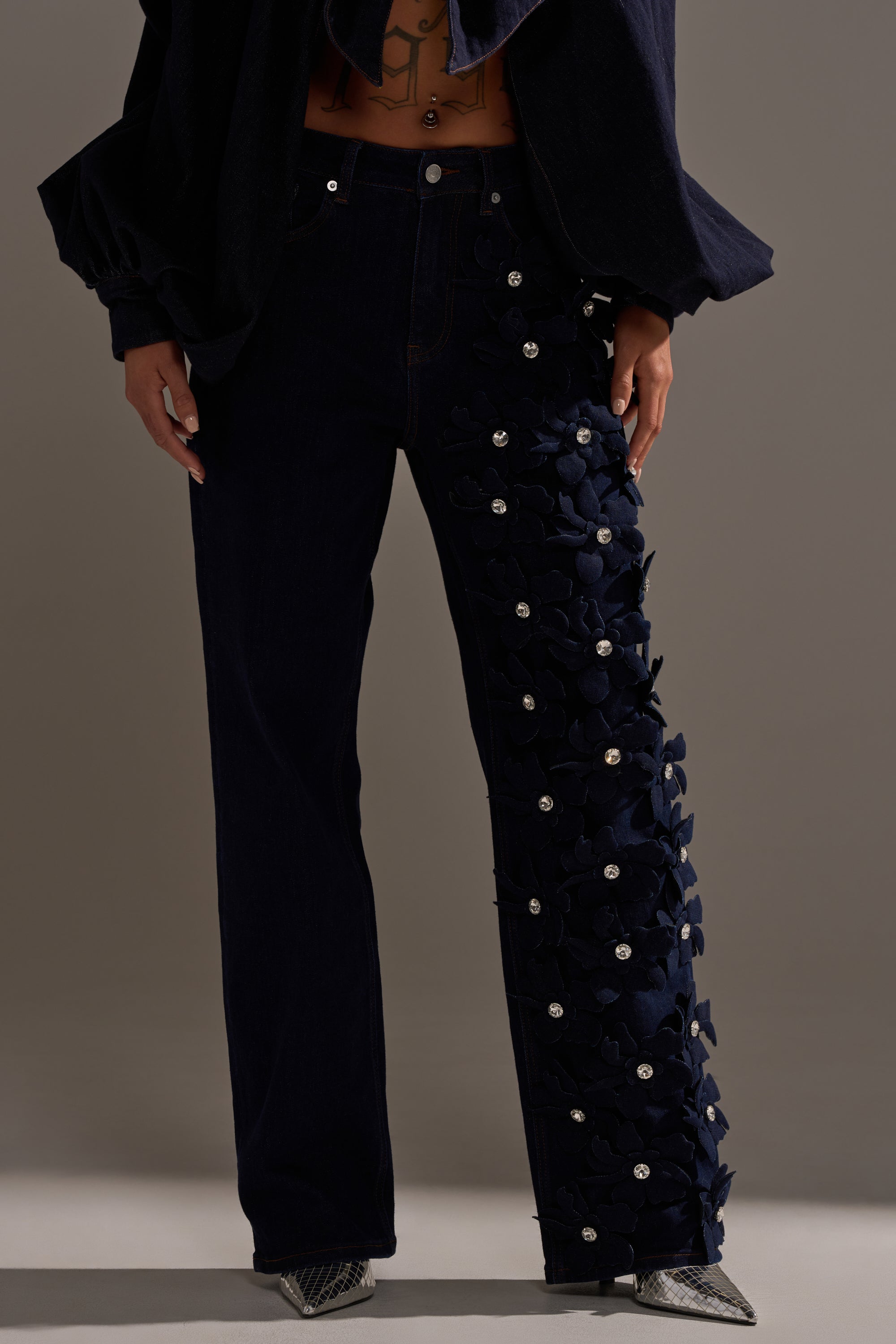 FLORAL FIELDS APPLIQUE DENIM PANTS WITH RHINESTONES