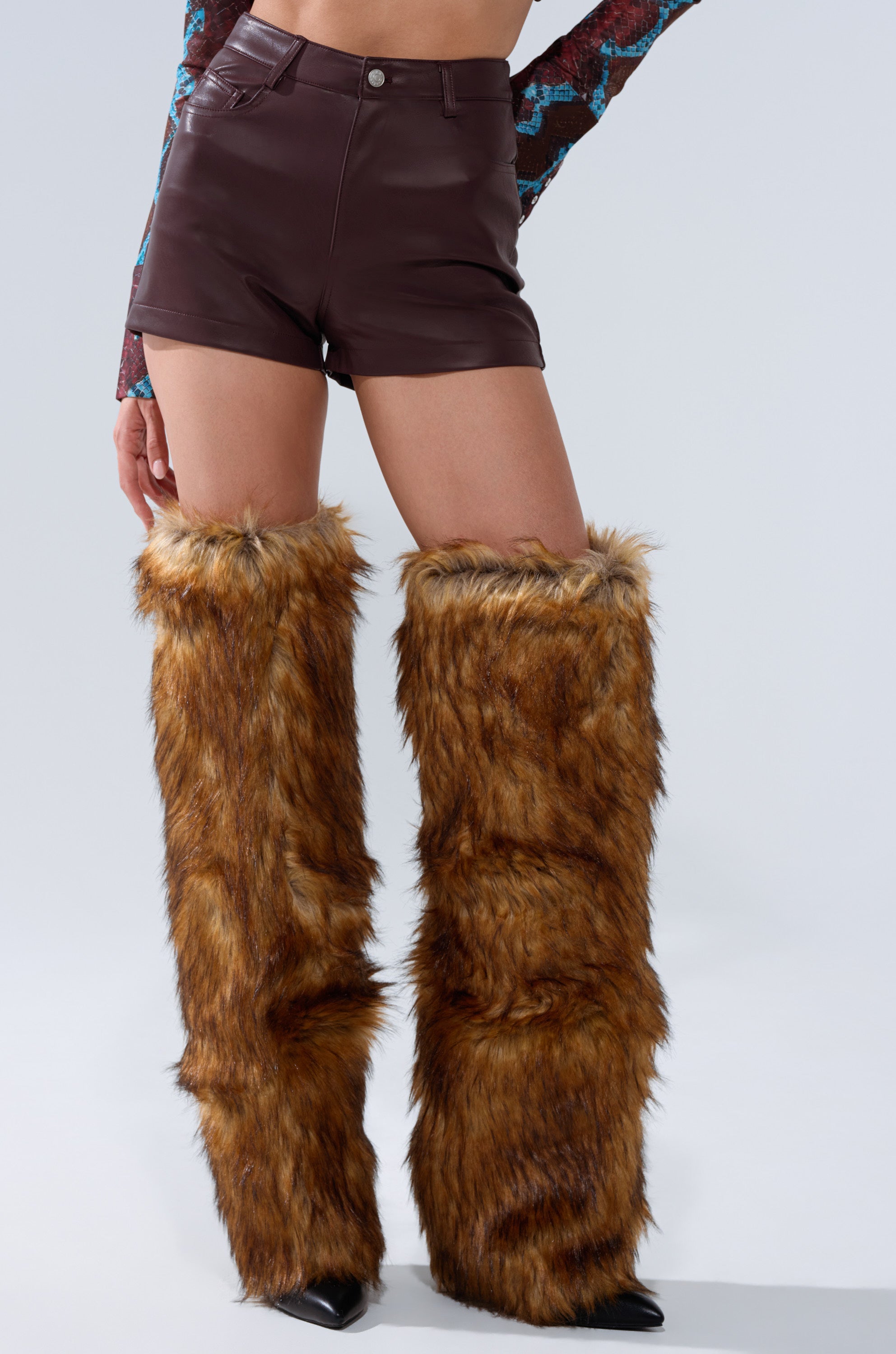 CALLIE FAUX LEATHER SHORT IN BURGUNDY