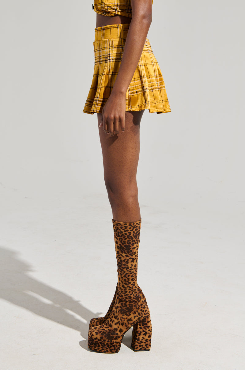 ALL AROUND THE WORLD PLEATED MINI SKIRT