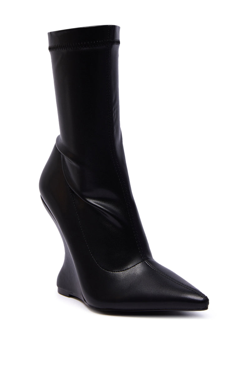 AZALEA WANG DAMAN BLACK PU WEDGE BOOTIE