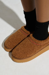 AZALEA WANG DAMARI CHESTNUT FLAT