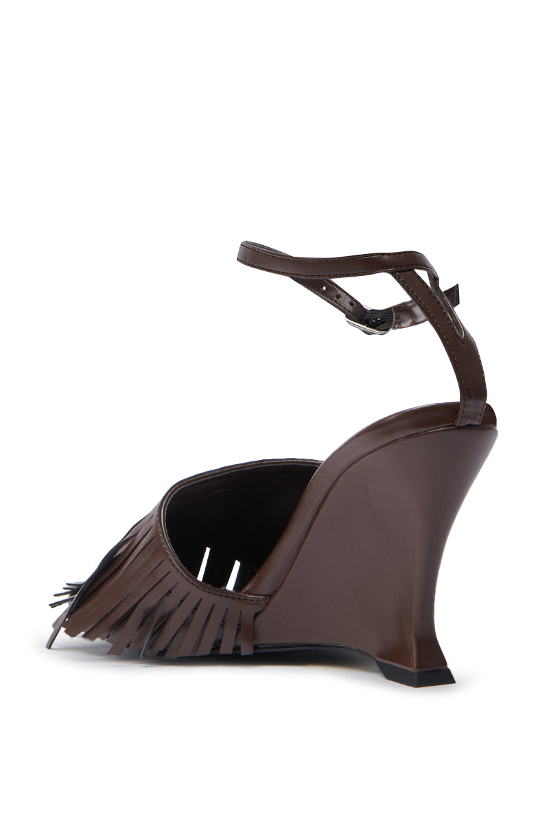 AZALEA WANG FASCIA CHOCOLATE WEDGE FRINGE SANDAL