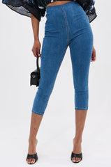 FLEX FIT MEDIUM WASH CAPRI