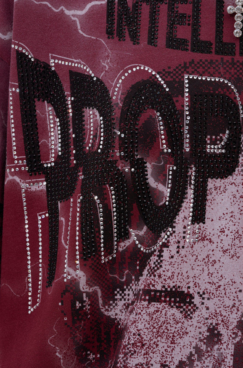 INTELLECTUAL PROPERTY GRAPHIC TEE IN BURGUNDY