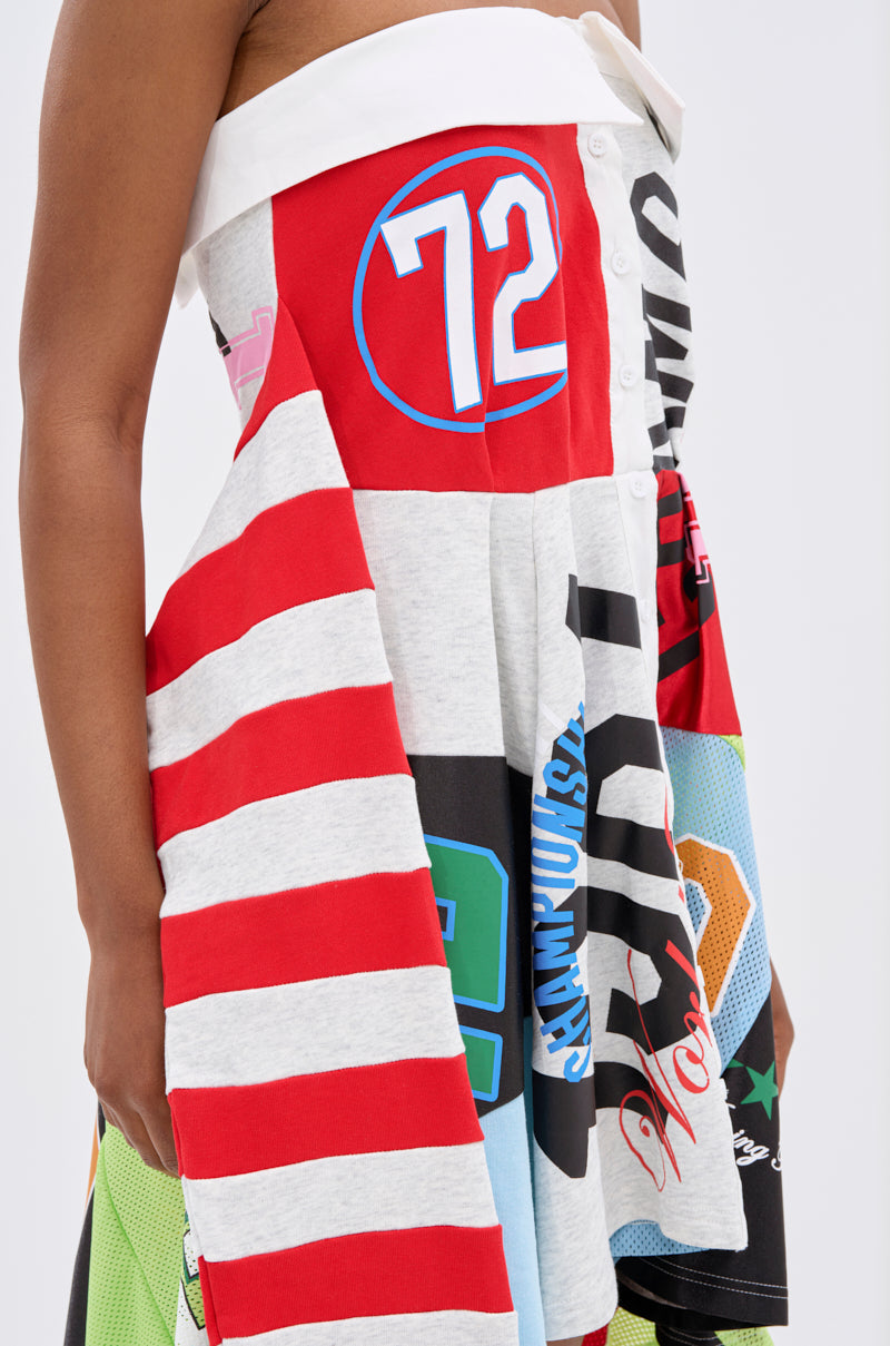 STAND OUT GRAPHIC MINI DRESS