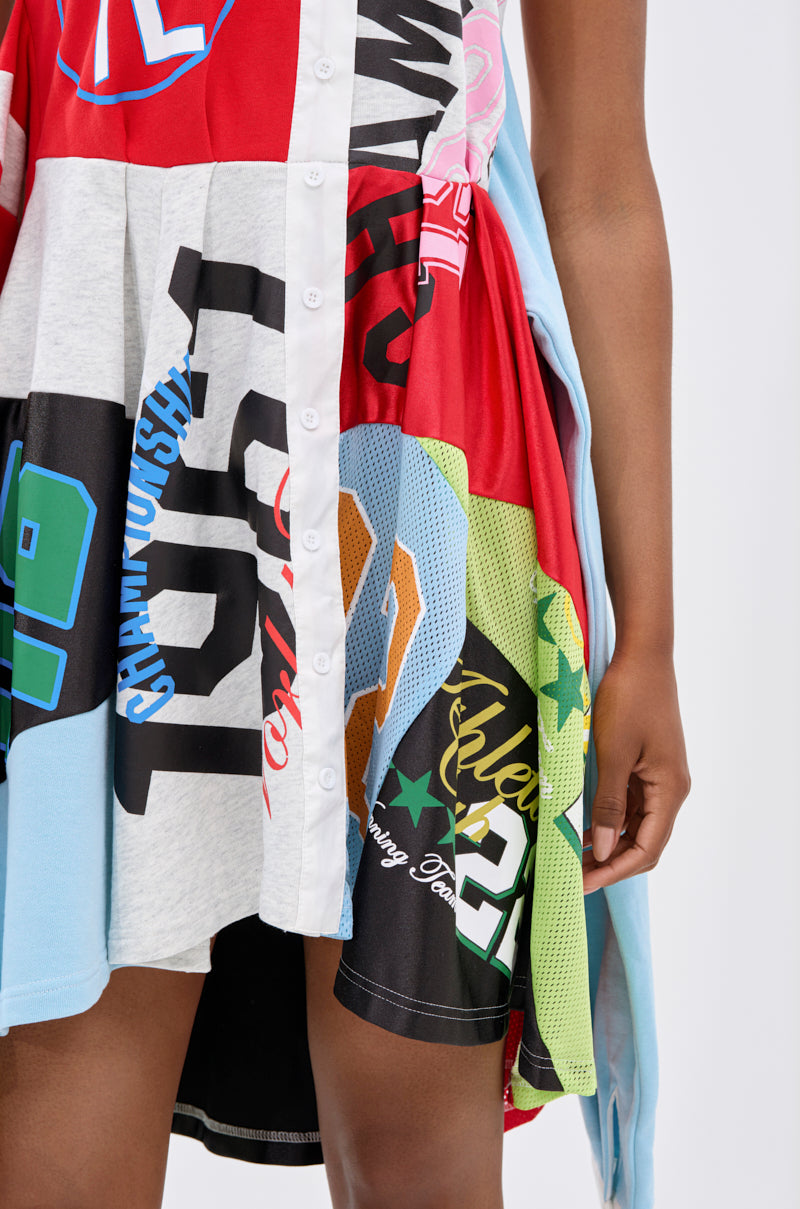 STAND OUT GRAPHIC MINI DRESS