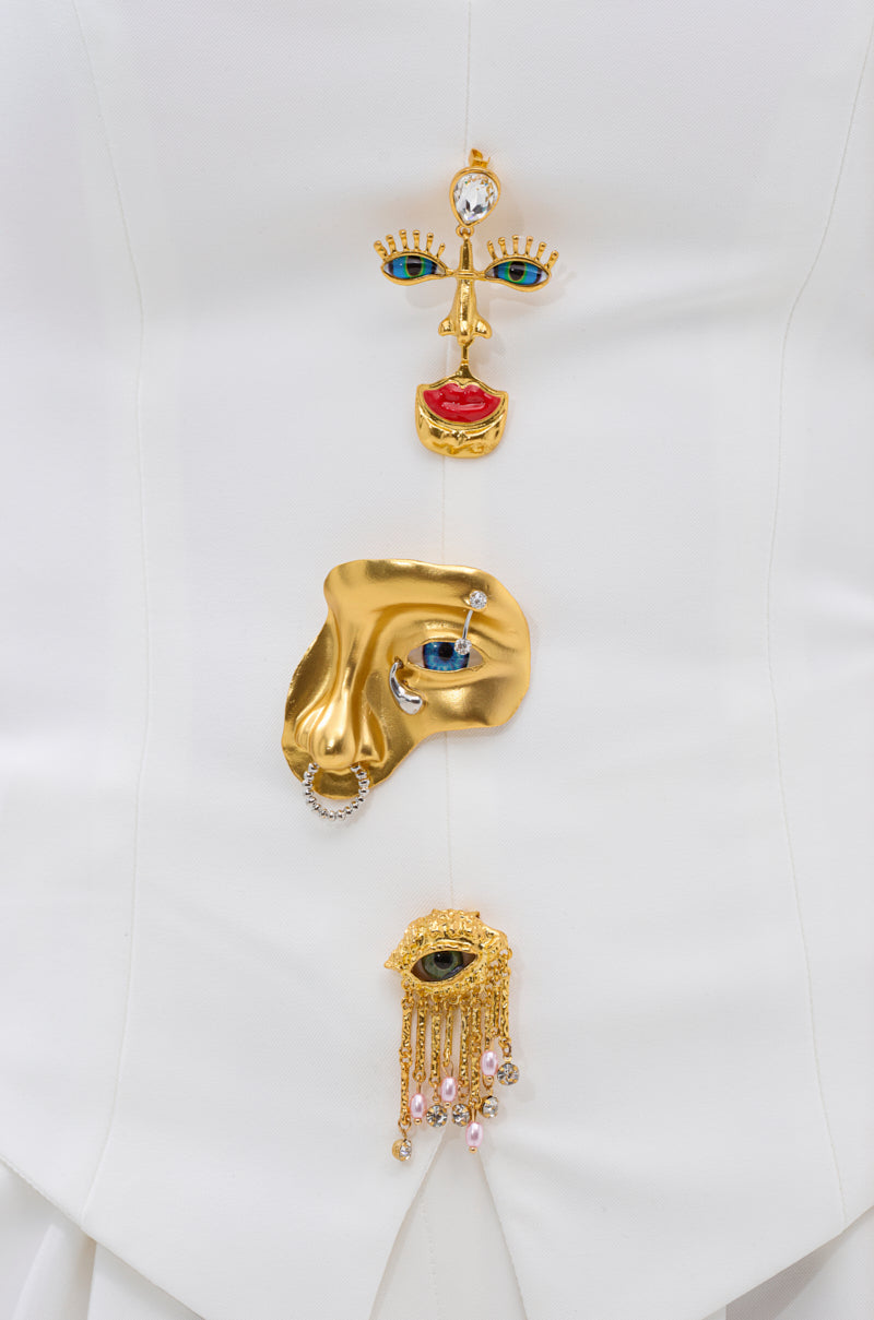 EYE GOT MY EYES ON YOU PIN DETAIL CORSET TOP