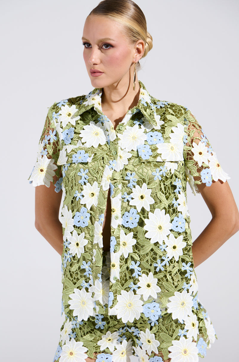 DAISY CROCHET SHORT SLEEVE BUTTON UP SHIRT