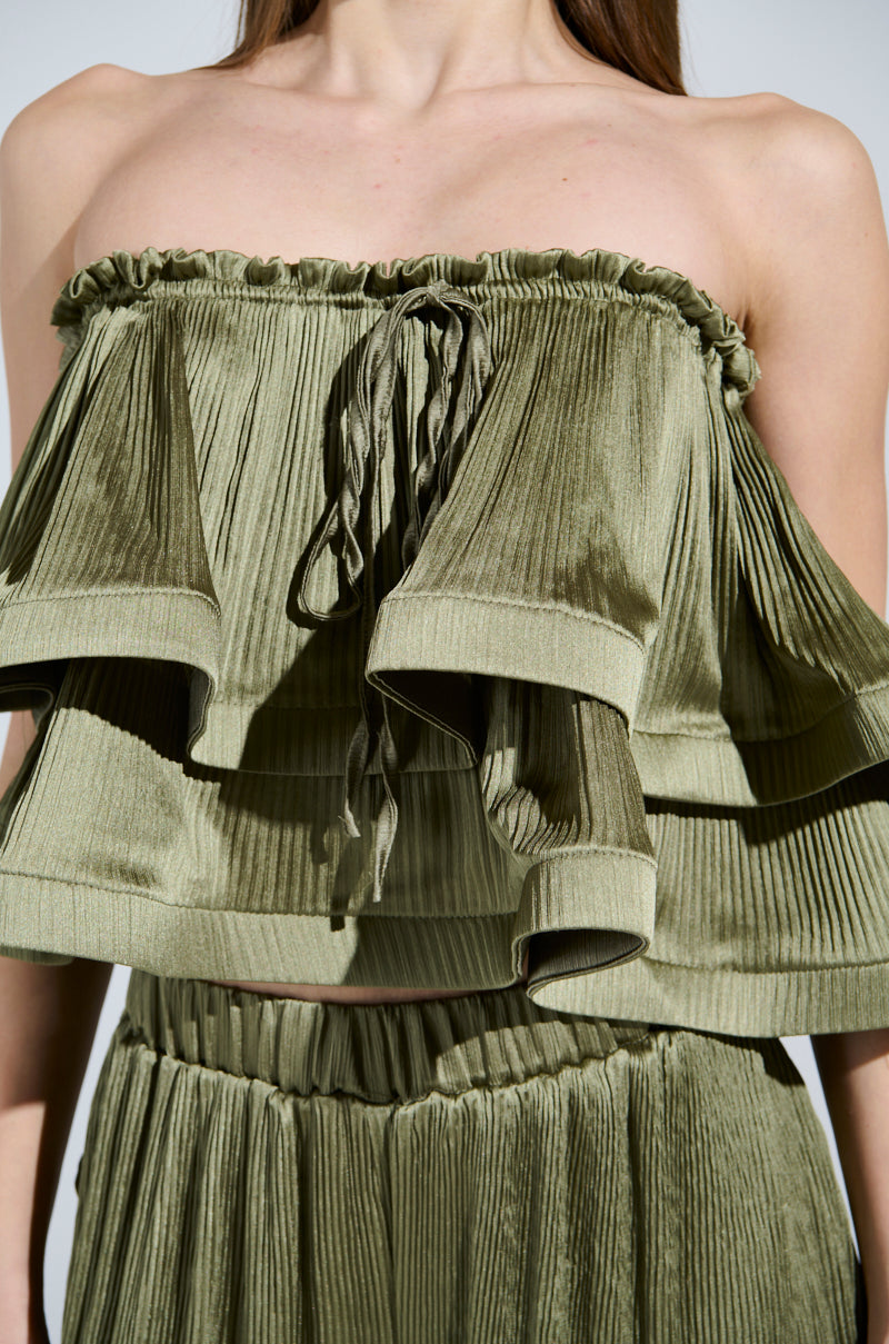 FLY AWAY WITH ME RUFFLE BLOUSE