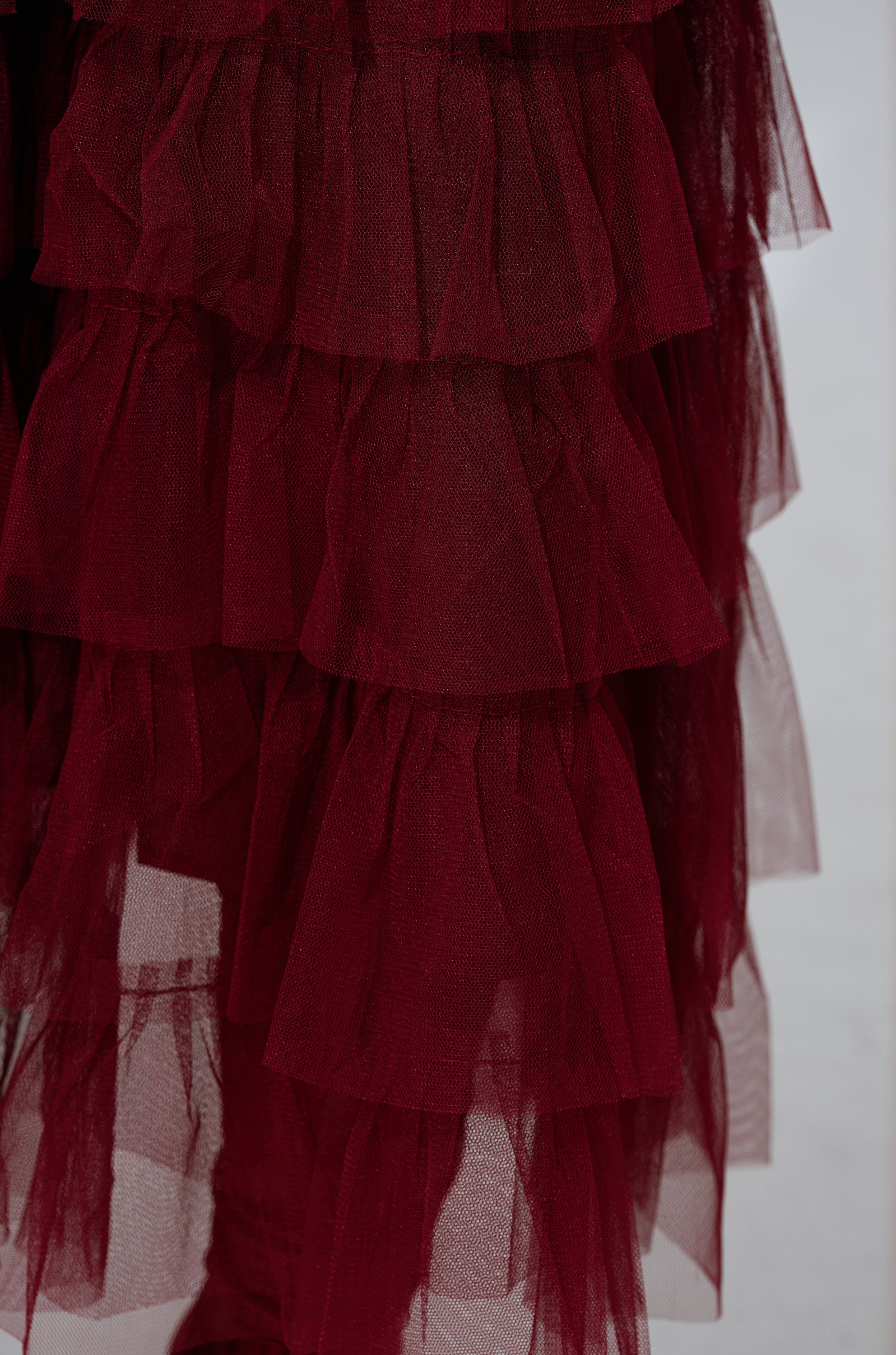 STARS ALIGNED MESH RUFFLE MAXI SKIRT IN BURGUNDY