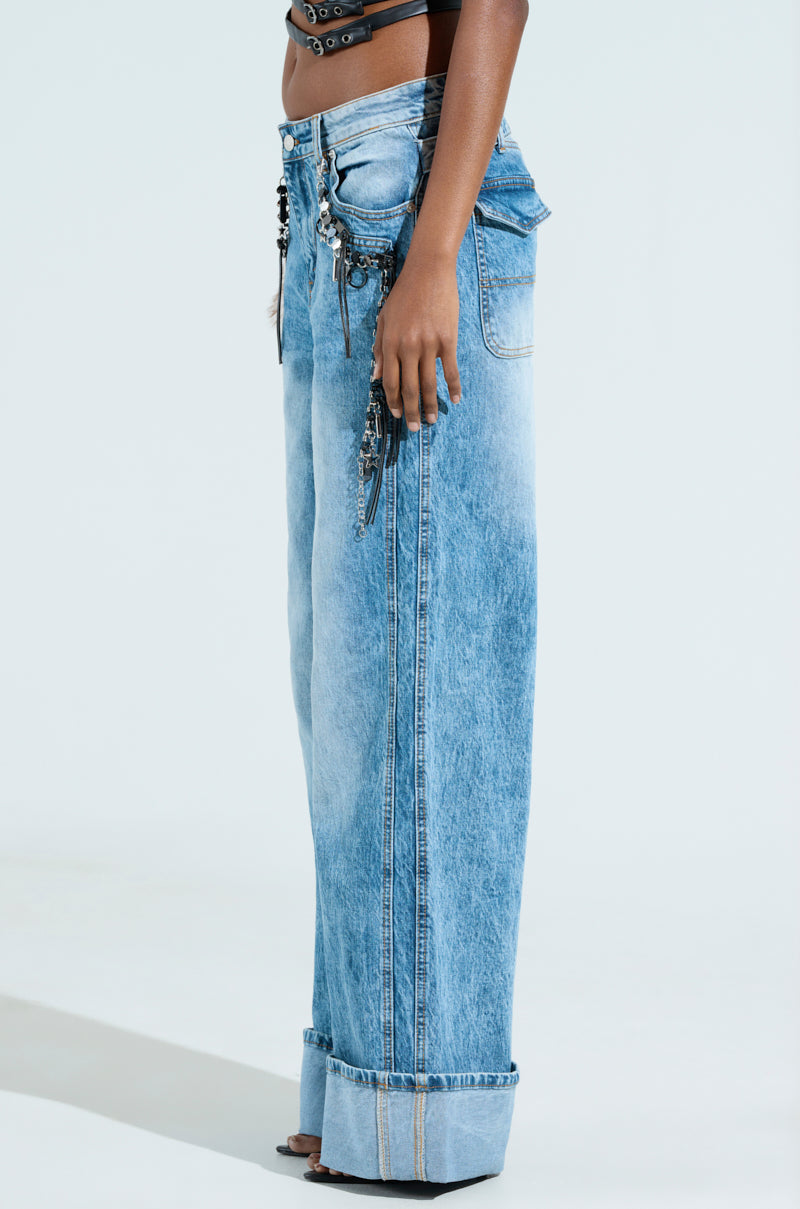 ZIP ZIP ZIPPER CHARM JEANS