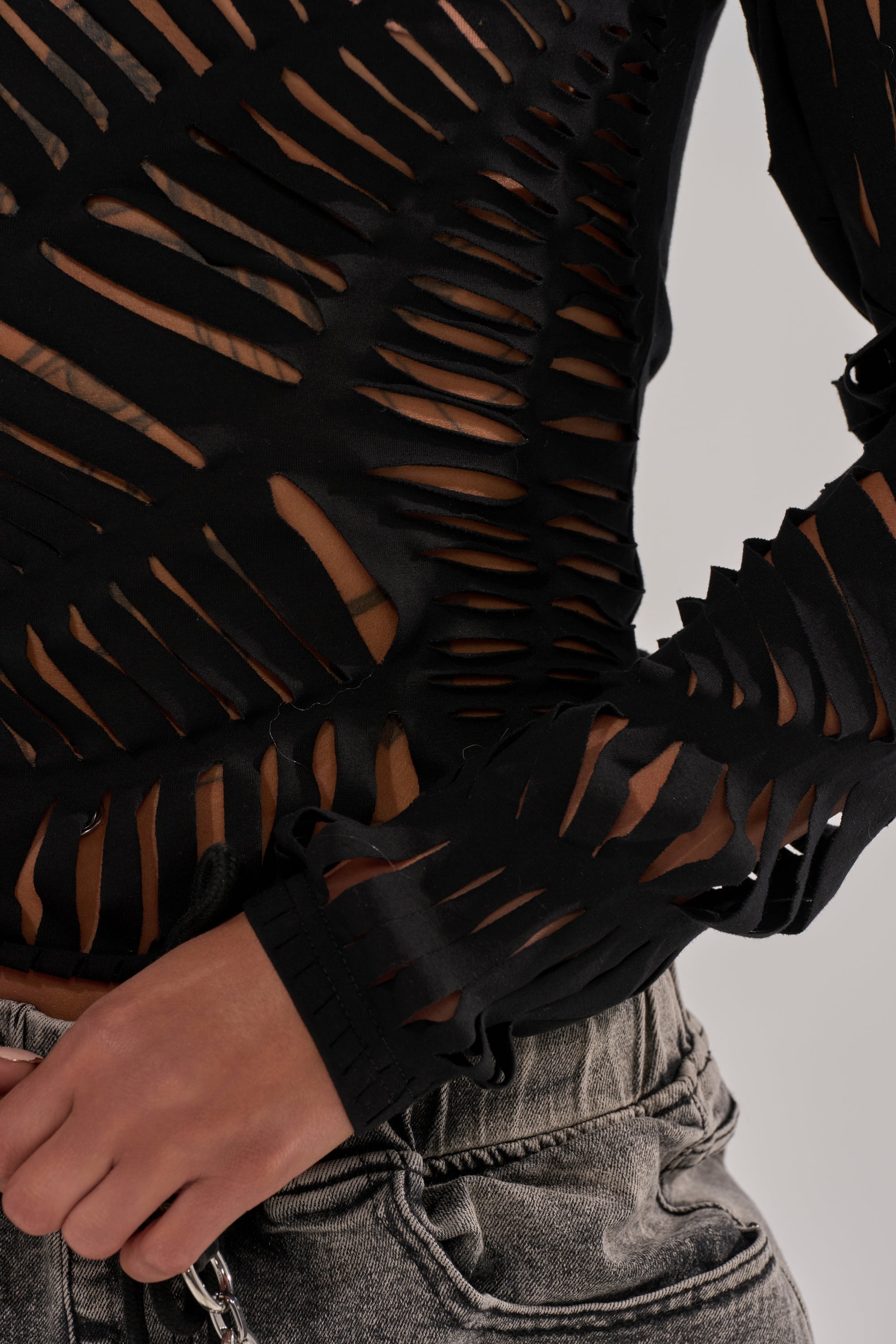 SPIDER WEB CUTOUT TOP