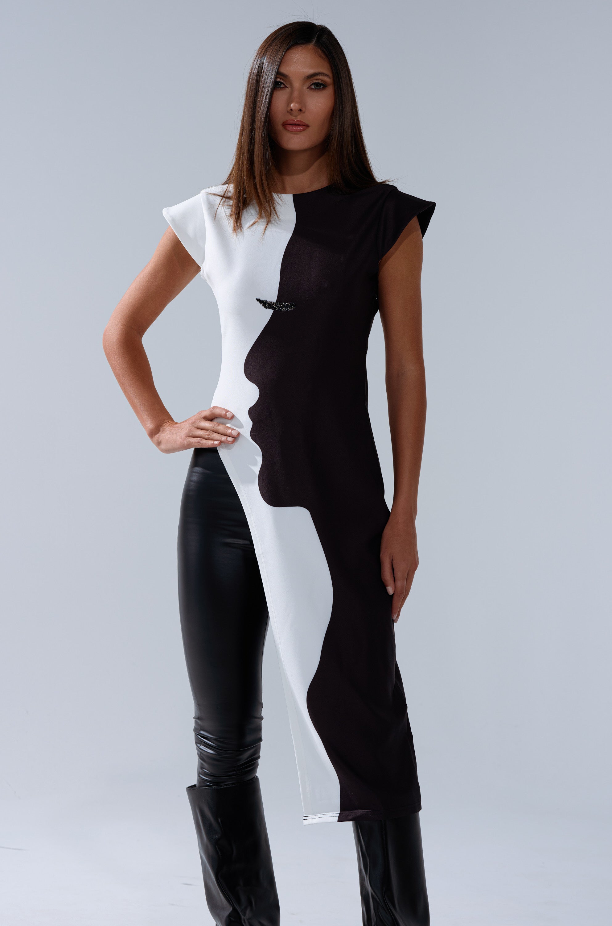 SILHOUETTE LONGLINE TEE