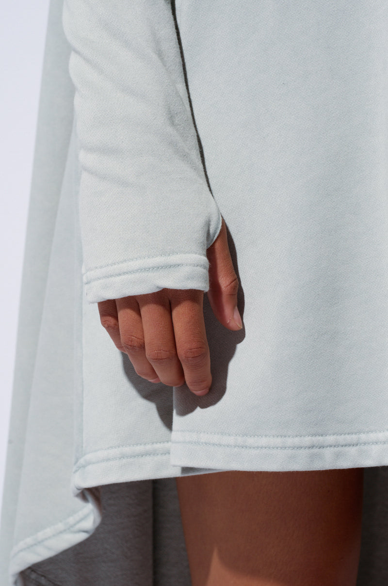 LAINIE TURTLENECK HIGH LOW SWEATSHIRT DRESS IN GREY