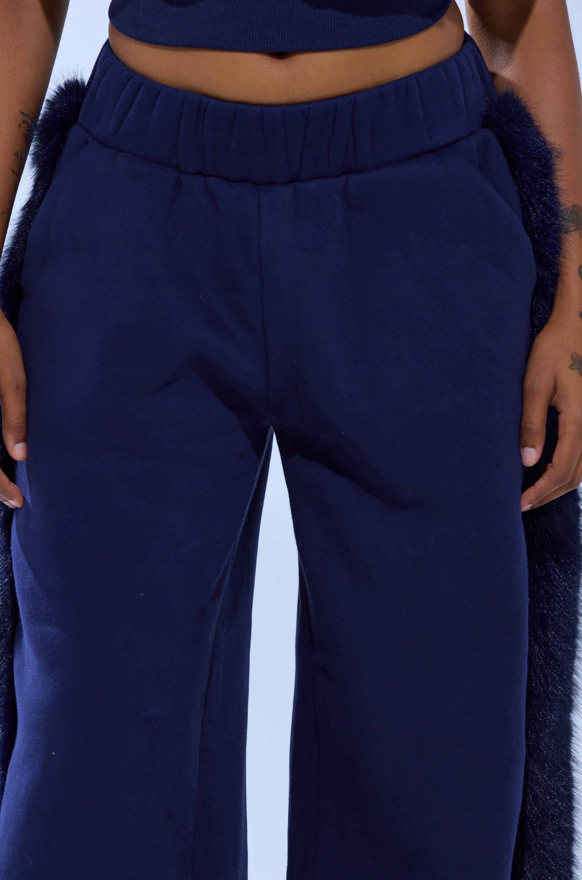 LUXE FUR JOGGER IN NAVY