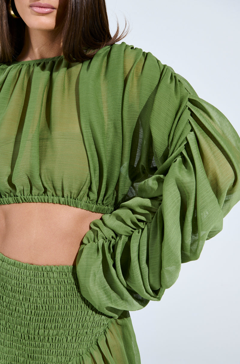 LAURA RUCHED CROPPED BLOUSE IN GREEN