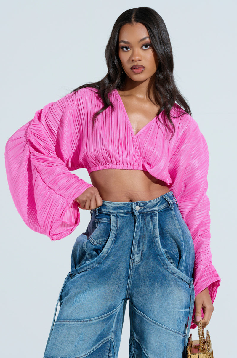 CROPPED PLISSE RUCHED SLEEVE BLOUSE