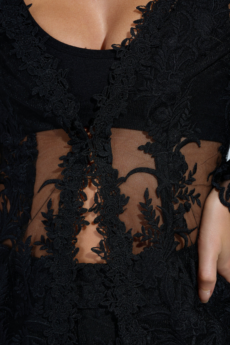 KAI LACE BLAZER IN BLACK