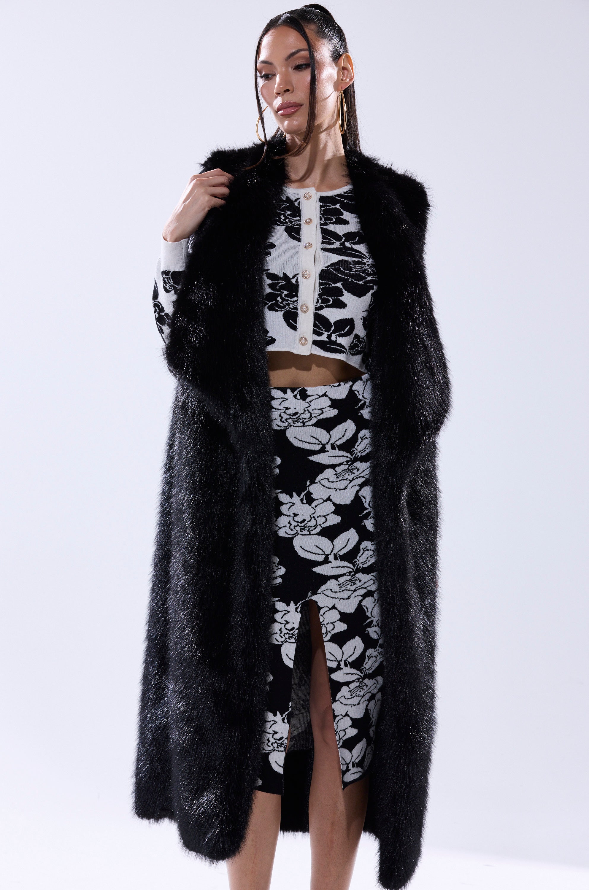 DOWNTIME FAUX FUR VEST IN BLACK