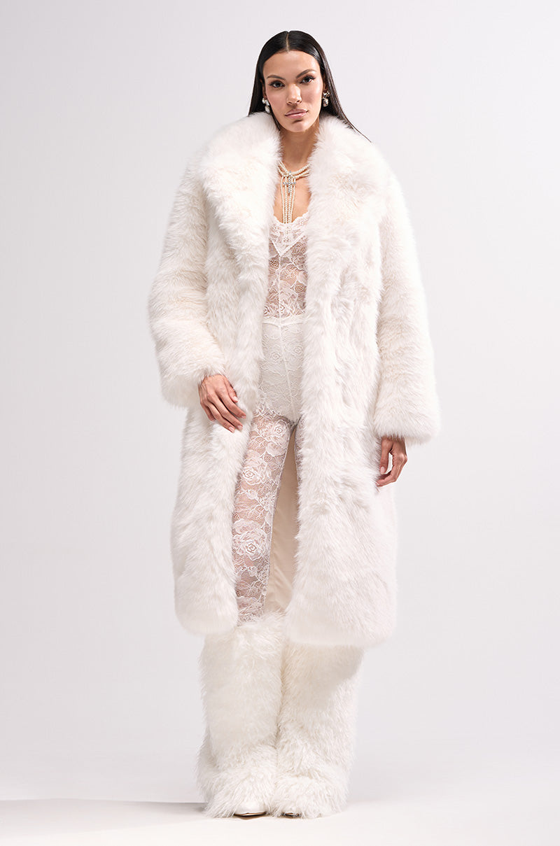 OSLO FAUX FUR COAT IN WHITE