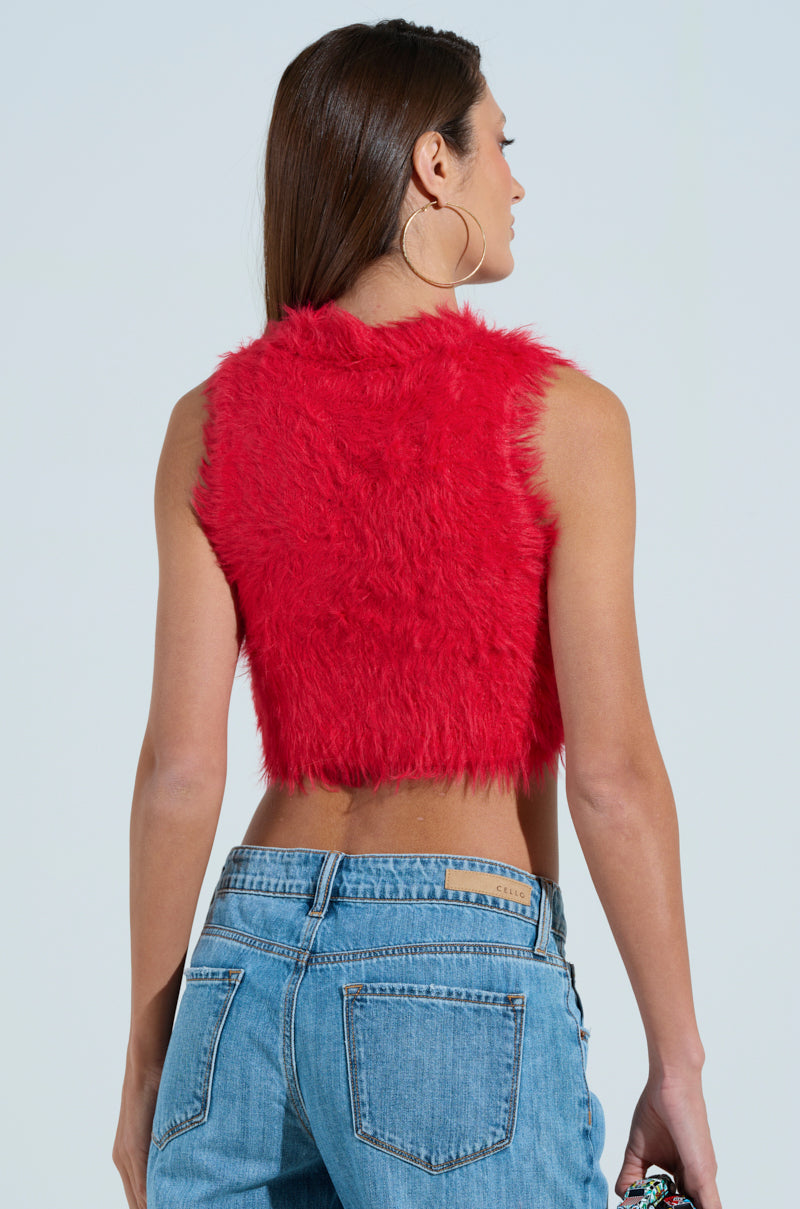 SHAGGY RED CROP TOP