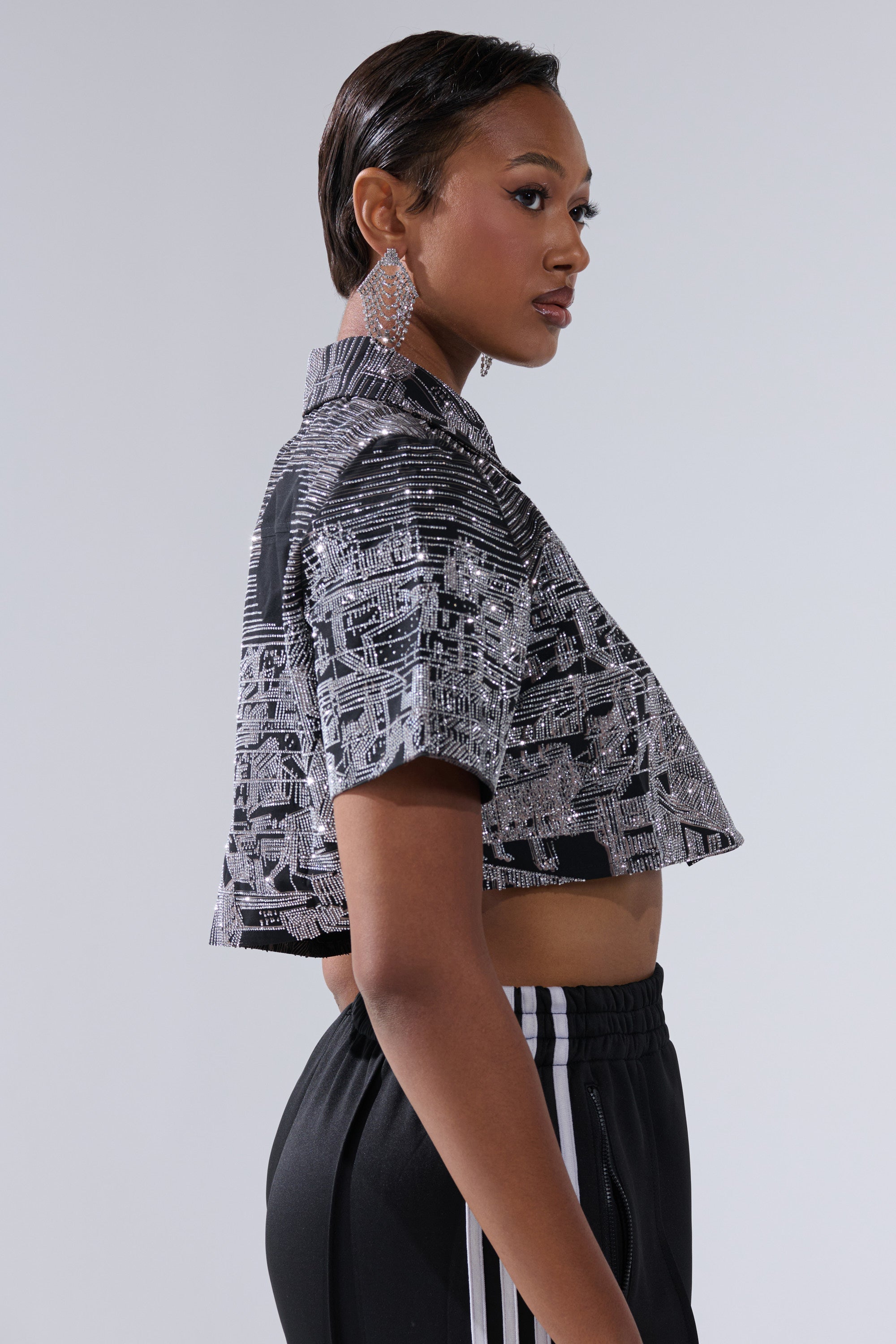 ALL AROUND THE WORLD BUTTON DOWN TOP IN BLACK