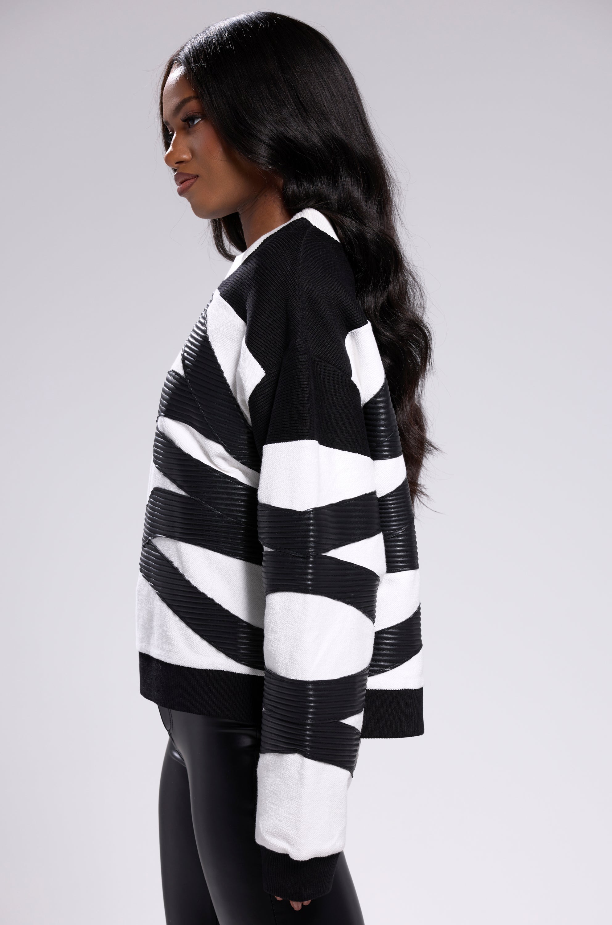 CROSSING LINES SWEATSHIRT