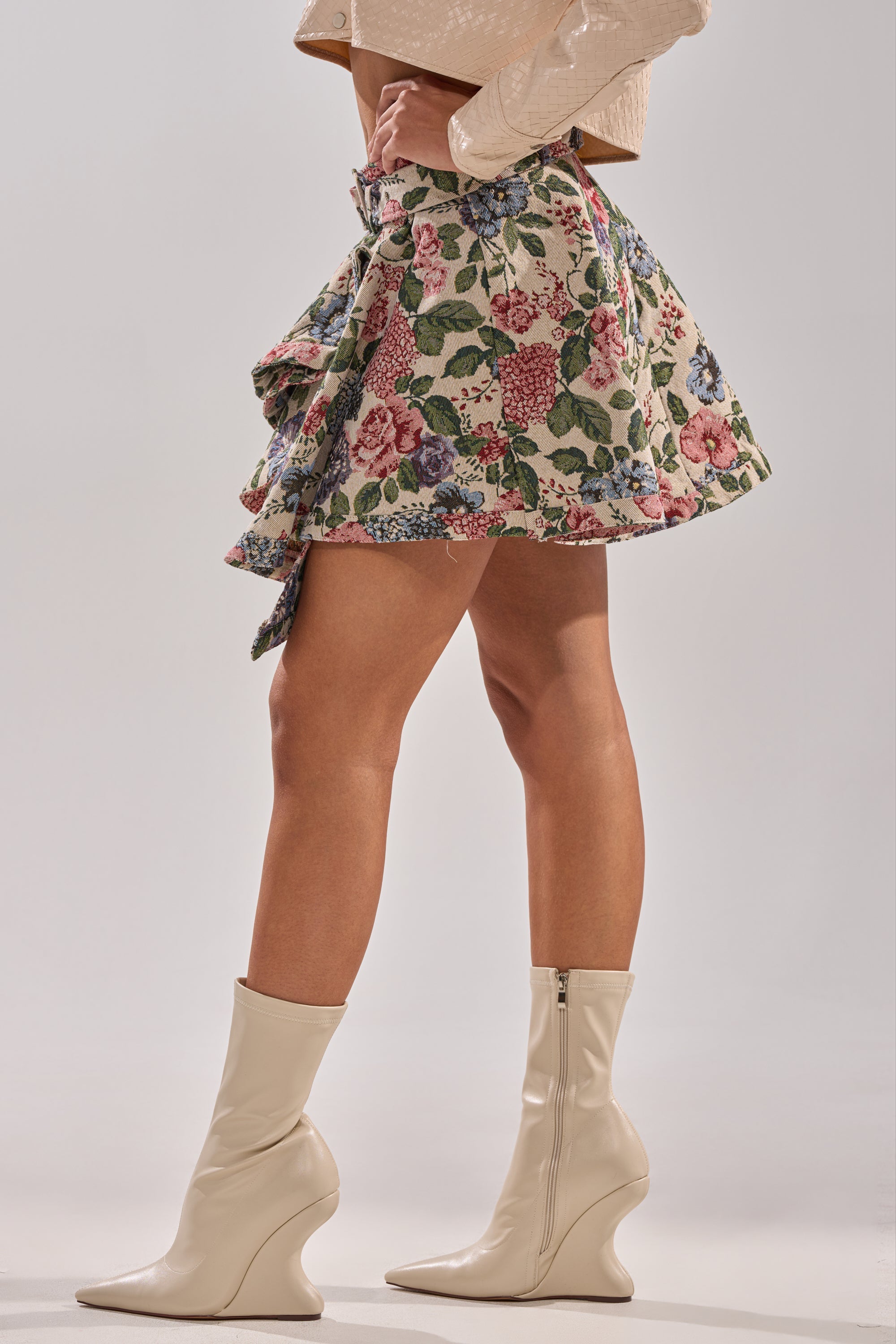 GIVE ME FLOWERS MINI SKIRT