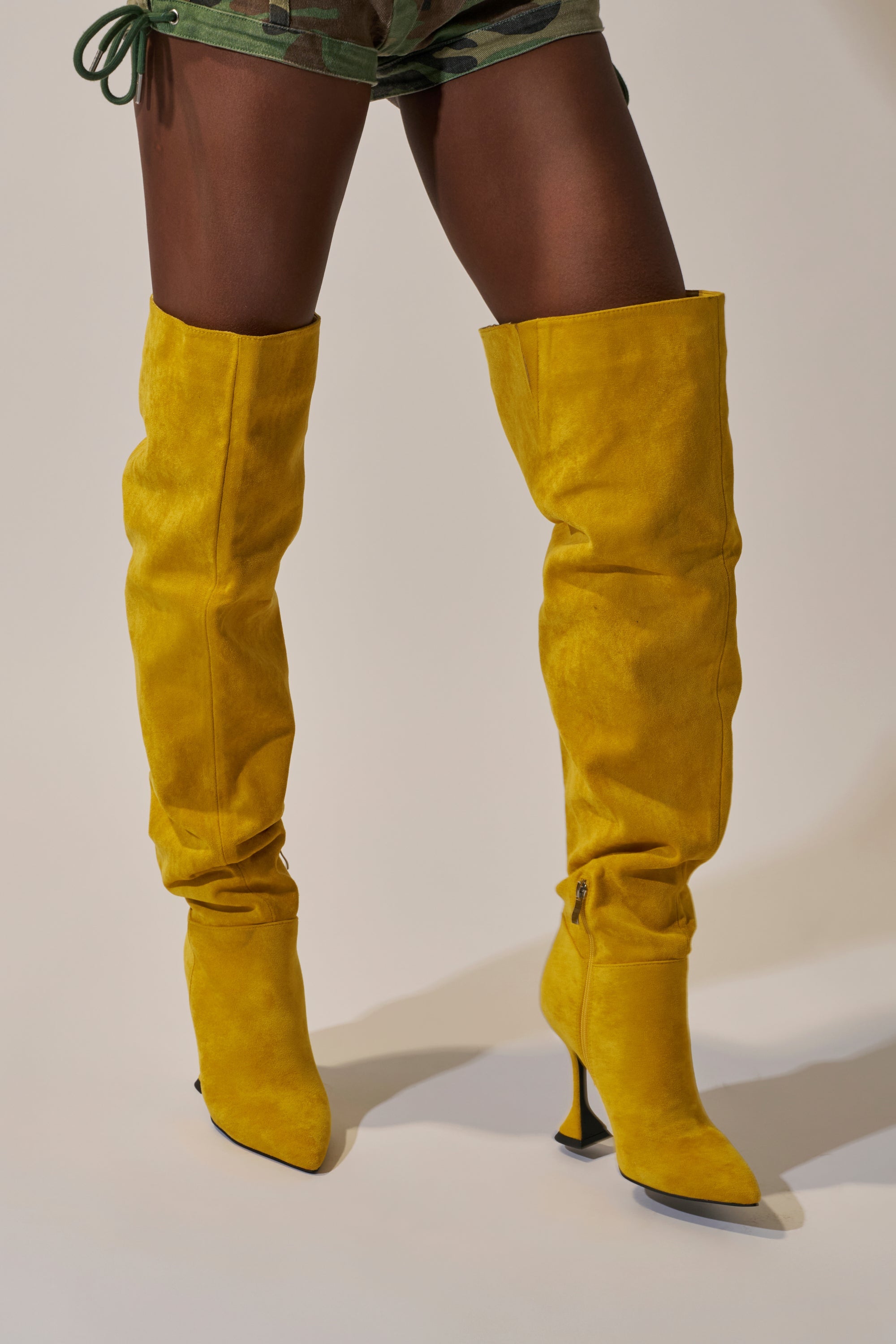 AZALEA WANG STEPHAN YELLOW SUEDE CHUNKY BOOT