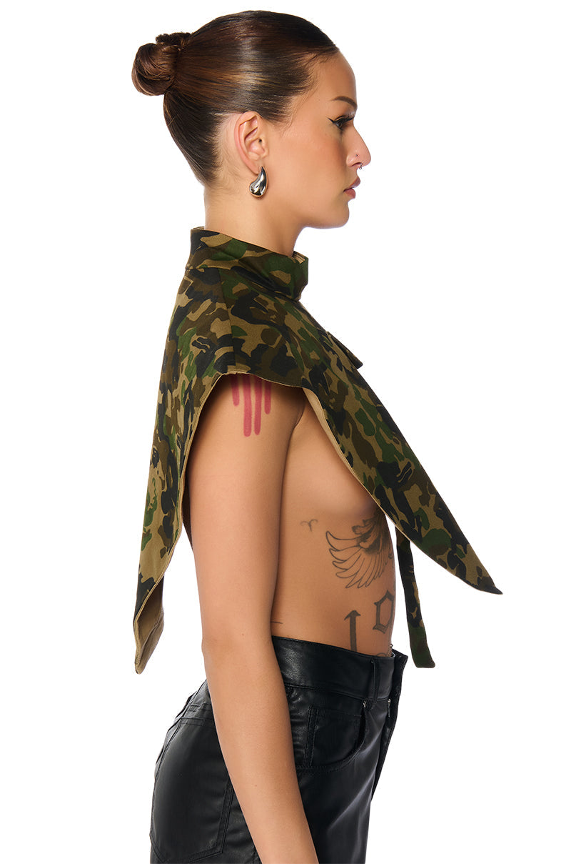 ARIA CAMO PRINT MOCK NECK TRIANGLE BLOUSE