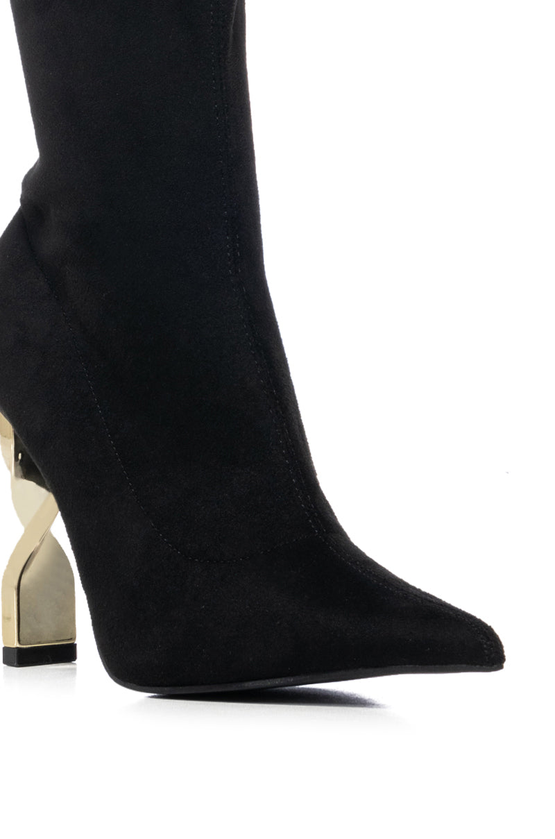 AZALEA WANG BEARNAISE TWISTED HEEL BOOTIE IN BLACK
