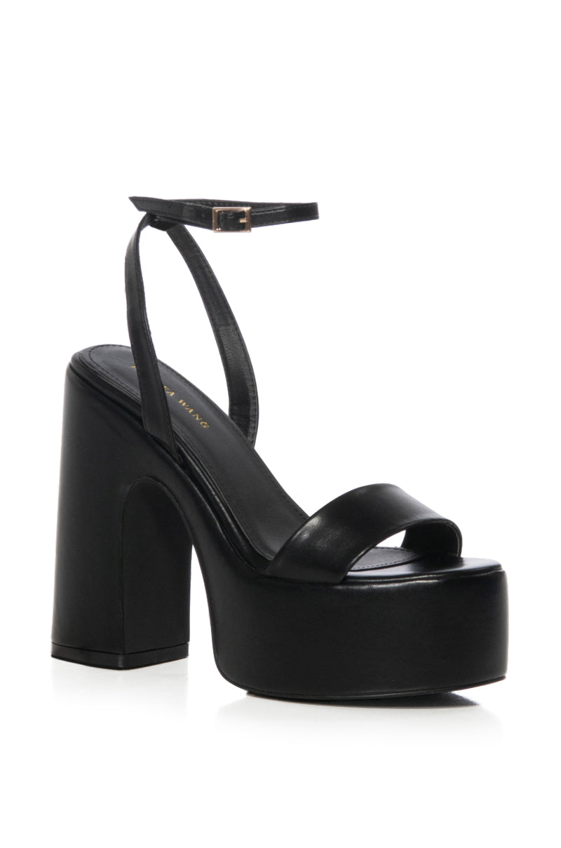 AZALEA WANG JADA CHUNKY PLATFORM SANDAL IN BLACK