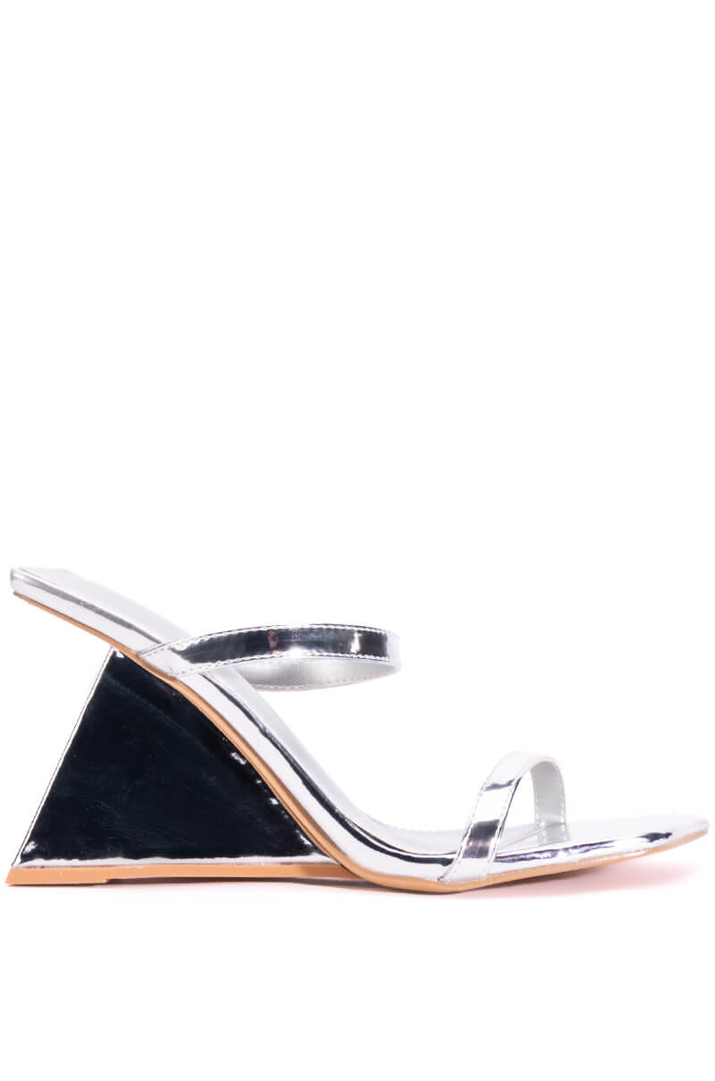 AZALEA WANG CORNELL WEDGE PATENT SANDA IN SILVER
