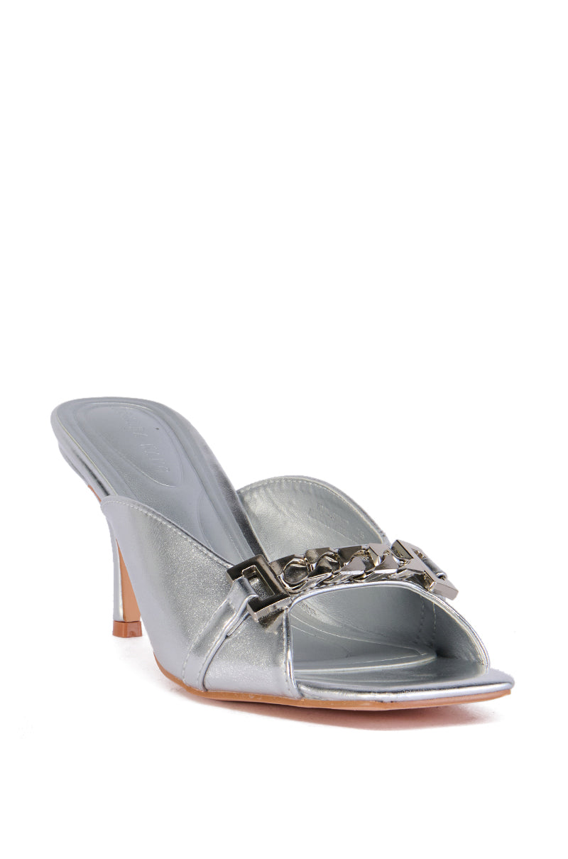 AZALEA WANG KODY SILVER MULE SANDAL WITH CHAIN LINK DETAIL