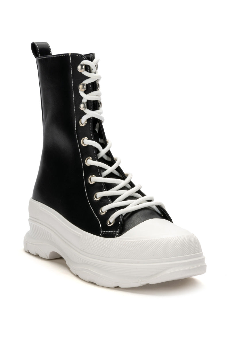 AZALEA WANG NEVER MISTAKEN FLATFORM SNEAKER IN BLACK MULTI