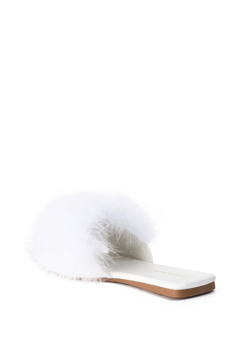 AZALEA WANG PAISLEY FLAT FEATHER SANDAL IN WHITE