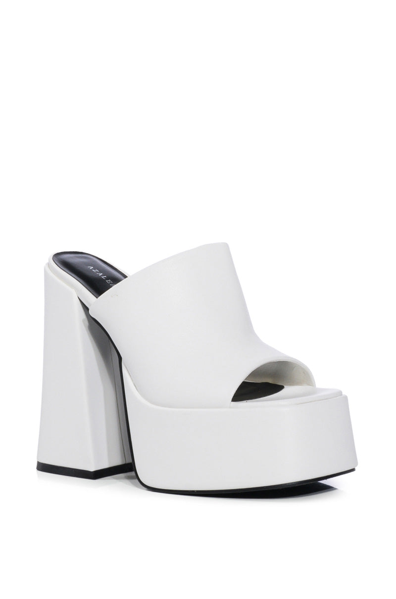 AZALEA WANG SHEBA CHUNKY SANDAL IN WHITE